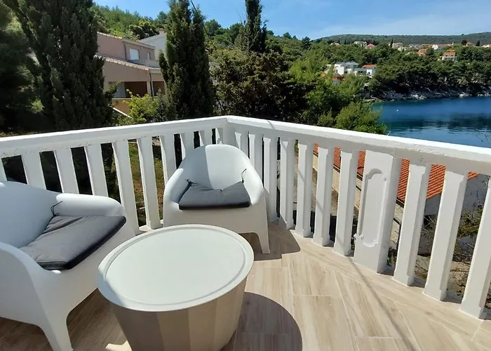 Kolic Lägenhet Savar